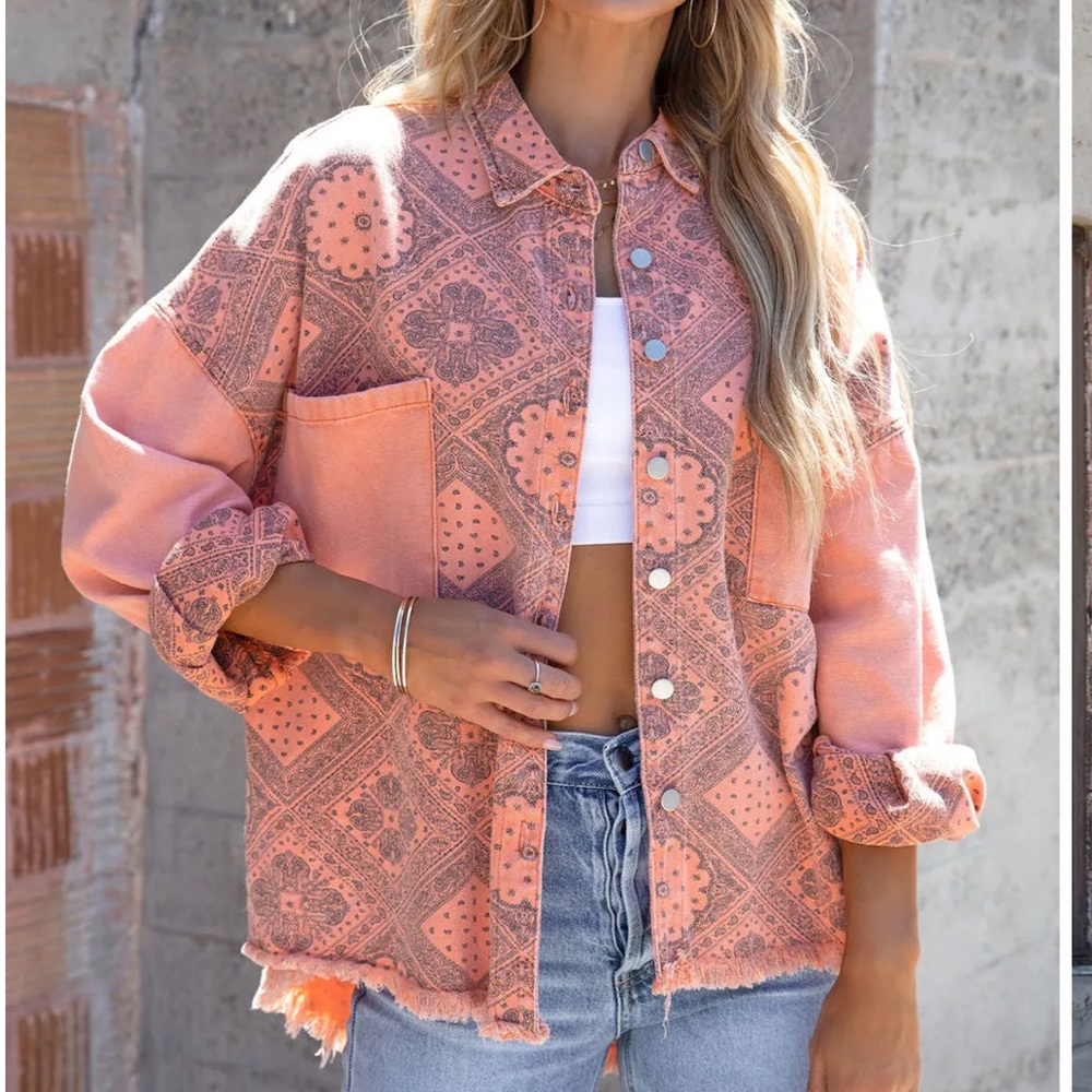 Vici coral JANICE COTTON POCKETED BANDANA SHACKET. Size medium